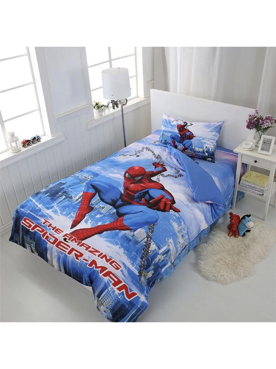 человек паук на кровати
