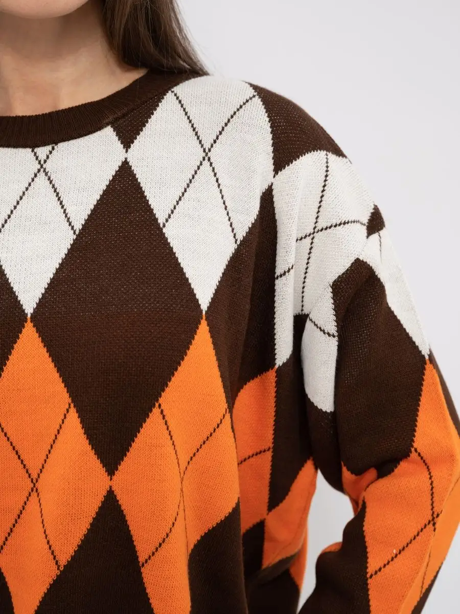 Оранжевый вязаный свитер с черными джокерами