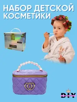 Набор декоративной косметики в сумочке