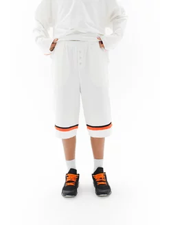 Спортивные шорты с лампасами