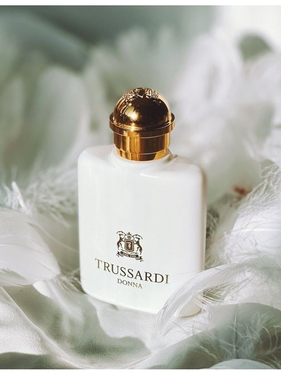 Труссарди Донна женские. Труссарди Донна Эссенс. Духи Trussardi Donna. Труссарди Дона серебро.